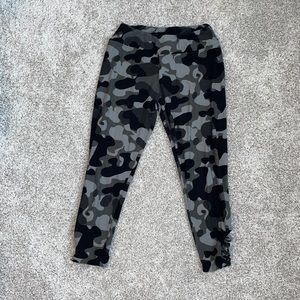 Soft capri leggings size small